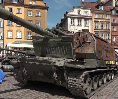 Zniszczony rosyjski sprzęt na placu Zamkowym. "Armia rosyjska może przybyć do Europy tylko jako eksponat"