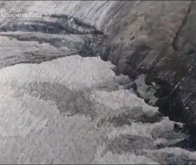Nowe pęknięcie na lodowcu we Włoszech po potężnej lawinie