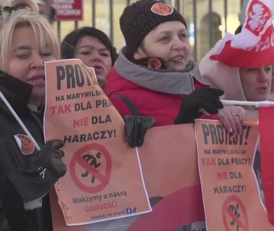 Protest kupców z Marywilskiej 44. Okrzyki "precz z wyzyskiem" przed ratuszem