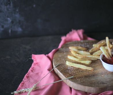 Frytki pieczone w piekarniku. Jedz bez obaw