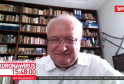 Koronawirus w Polsce. Prof. Krzysztof Simon o swojej... kolekcji pamiątkowych szabel