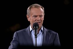 Tusk przemawiał na placu Zamkowym. Kontrmanifestanci próbowali go zagłuszyć