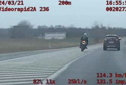 Pościg jak z filmów akcji. Motocyklista jadąc ponad 200 km/h uciekł przed policją