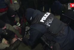 Strajk Kobiet. Protest w Dniu Kobiet. Policja wynosi protestujących