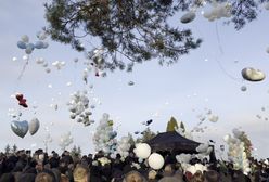 Poruszający moment na pogrzebie. Setki balonów wypuszczone w niebo