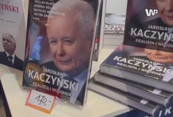 Stragan Sakiewicza na konwencji PiS. Tym handluje szef Republiki