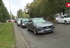 Koronawirus. Długie kolejki przed punktami pobrań