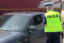 Skończył manewr daleko za linią ciągłą. Wszystko nagrała kamera