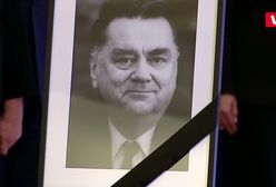 Trumna z ciałem premiera Olszewskiego złożona w KPRM