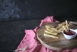 Frytki pieczone w piekarniku. Jedz bez obaw