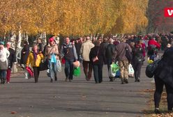 Handlowcy zacierają ręce. Przy cmentarzu sprzedają wędlinę i pasztet