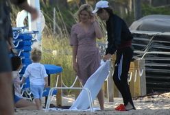 75-letni Mick Jagger na plaży z dwuletnim synem i dziewczyną