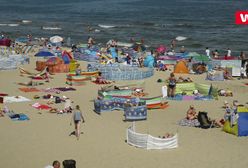 Parawany opanowały polskie plaże. "Wbijają klapkiem, piwem, czymkolwiek"