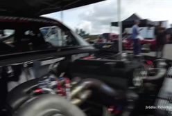 Niezwykle zmodyfikowana ciężarówka, przelot przez środek ronda i małe Volvo z podzespołami z bolidu F1