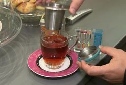 Uważaj, jak parzysz herbatę. Popularny błąd sprawia, że traci smak i właściwości