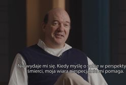 John Carroll Lynch: "większość ludzi, gdy myśli o śmierci, ma wątpliwości". Rozmawiamy z jednym z najbardziej znanych amerykańskich aktorów charakterystycznych