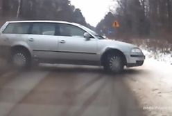 Pędził ulicami miasta i uderzył w bok tramwaju. Kolos prawie nie drgnął, a auto rozpadło się w mak