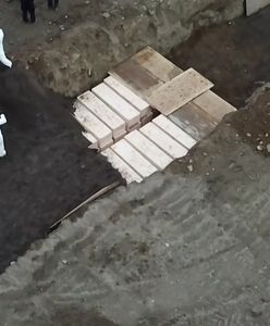 Masowe groby w USA. Polak zdradza szczegóły