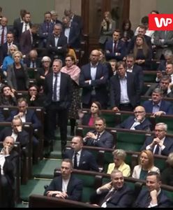 Gorąco na Wiejskiej. Elżbieta Witek zamyka 1. posiedzenie Sejmu. "Oszustwo"