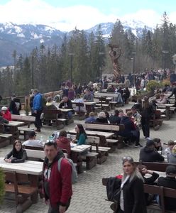 Majówka 2021. Gubałówka pełna turystów. Większość osób bez maseczek. "Eldorado"