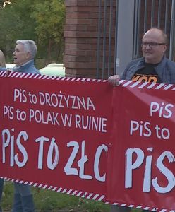 Protest przed konwencją PiS. "To są już ostatnie takie spotkania"