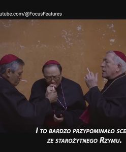 "Konklawe". Reżyser o scenie z ciałem papieża: "jest człowiekiem, który trafia do karetki w plastikowym worku na zwłoki"