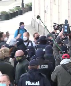 Strajk Kobiet. Protesty w Warszawie. "Faszyści, policja - jedna koalicja"