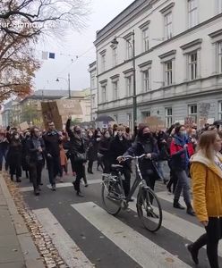 Tłumy na ulicach Krakowa. Ludzie wyszli strajkować przeciwko orzeczeniu Trybunału Konstytucyjnego