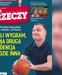 Wybory 2020. Duda z piłką na okładce. Grzegorz Schetyna drwi z nagrania prezydenta