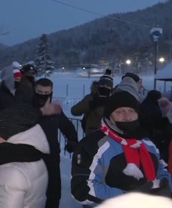 Tłumy w Zakopanem. W niedzielę jeszcze więcej ludzi. "Ciśniemy się jak kurczaki"