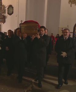 Trumna z ciałem prezydenta Adamowicza w Bazylice Mariackiej