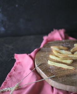 Frytki pieczone w piekarniku. Jedz bez obaw