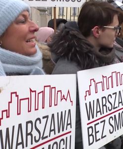 Warszawiacy mają dość. Przyszli manifestować przed Urząd Miasta