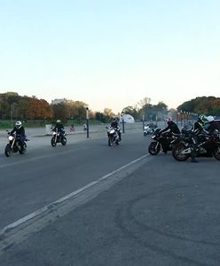 Motocykliści pod Stadionem Narodowym. Niebezpieczne zachowania na publicznych drogach