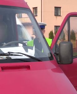 Policjanci zatrzymali busa w opłakanym stanie. Kierowca nim jechał, bo szef mu kazał