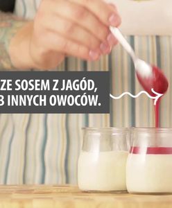 Panna cotta z sosem jagodowym. Słodkości na lato