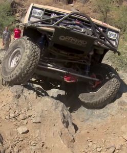 Niewinny kierowca zderza się z ciężarówką