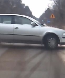 Pędził ulicami miasta i uderzył w bok tramwaju. Kolos prawie nie drgnął, a auto rozpadło się w mak