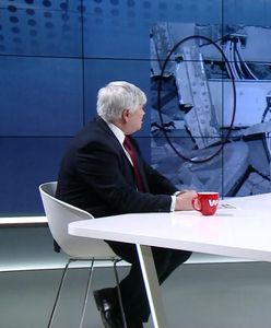 Lasek obala teorię Macierewicza wykorzystując zdjęcie z konferencji