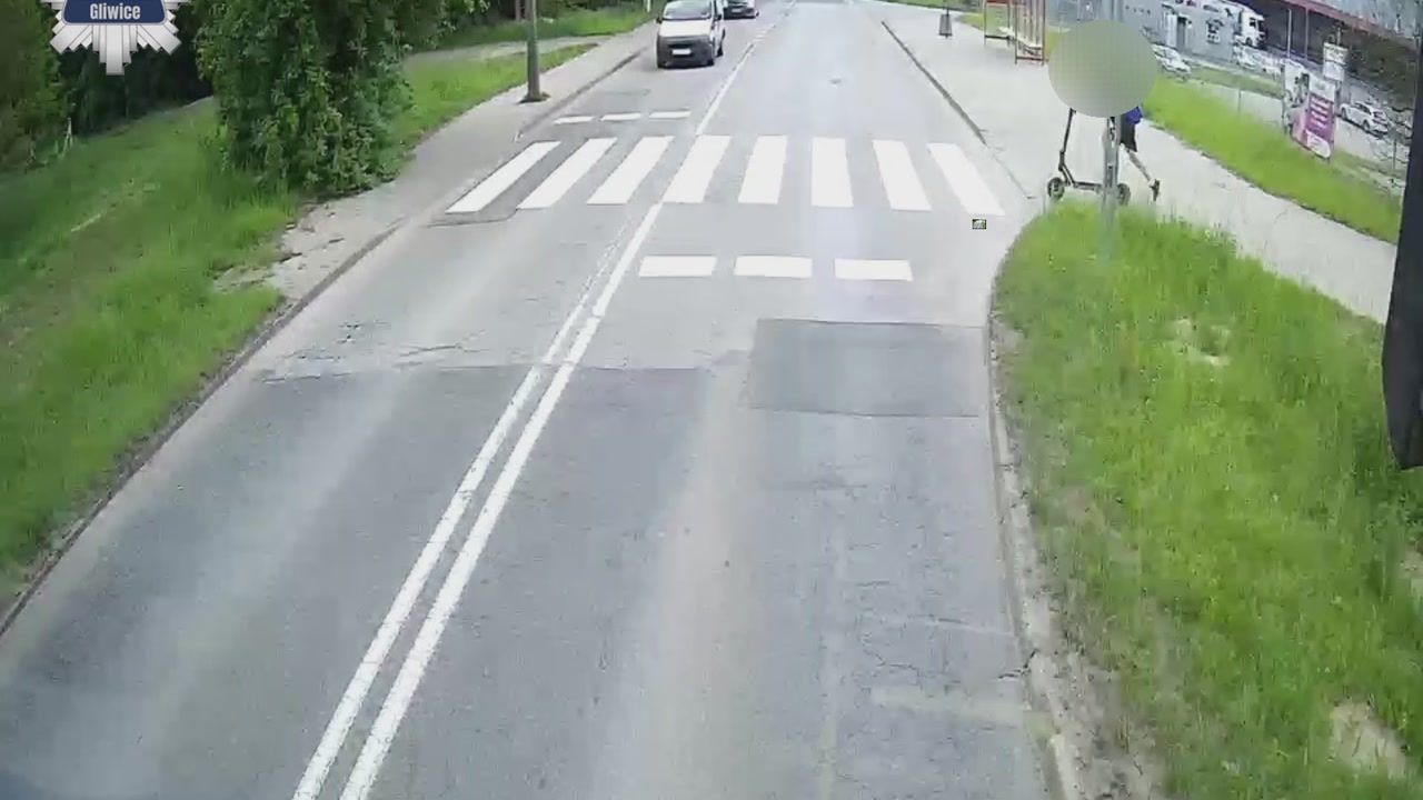 Groźne zderzenie hulajnogi z autobusem w Gliwicach. Nagranie przestrogą