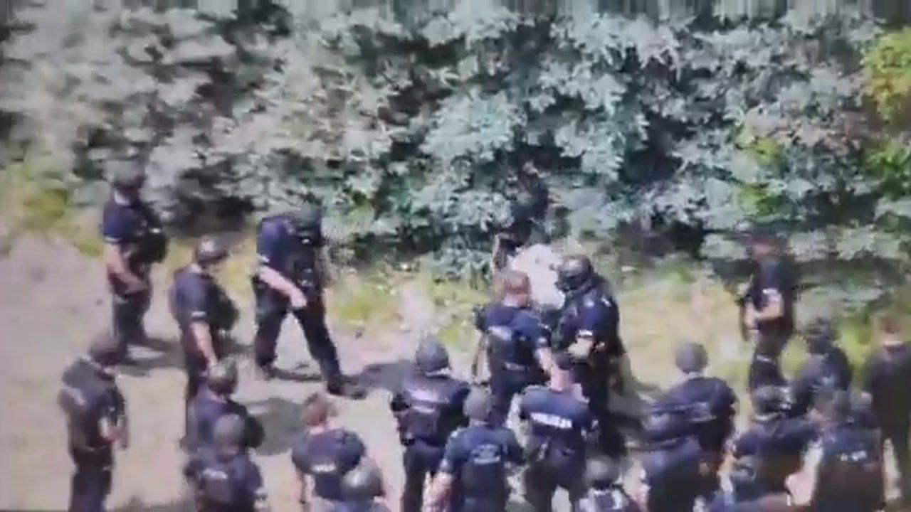 Nożownik z Mierzawy zatrzymany. Policja pokazała nagranie