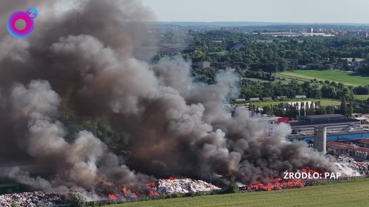 Czarny dym nad Śląskiem. Pożar w Chorzowie. Widać aż z Katowic
