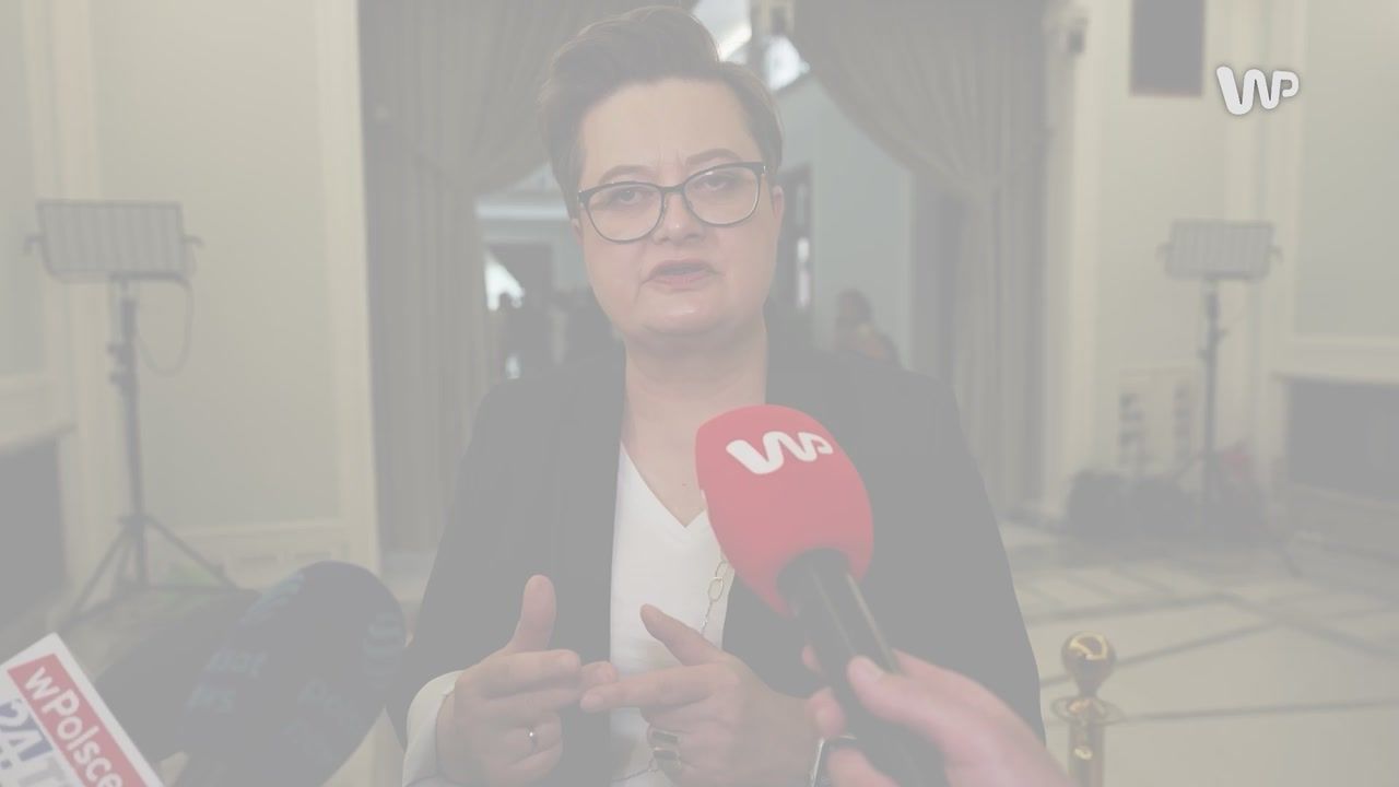 Zakaz smartfonów w szkołach i nowe ograniczenia. MEN zapowiada zmiany