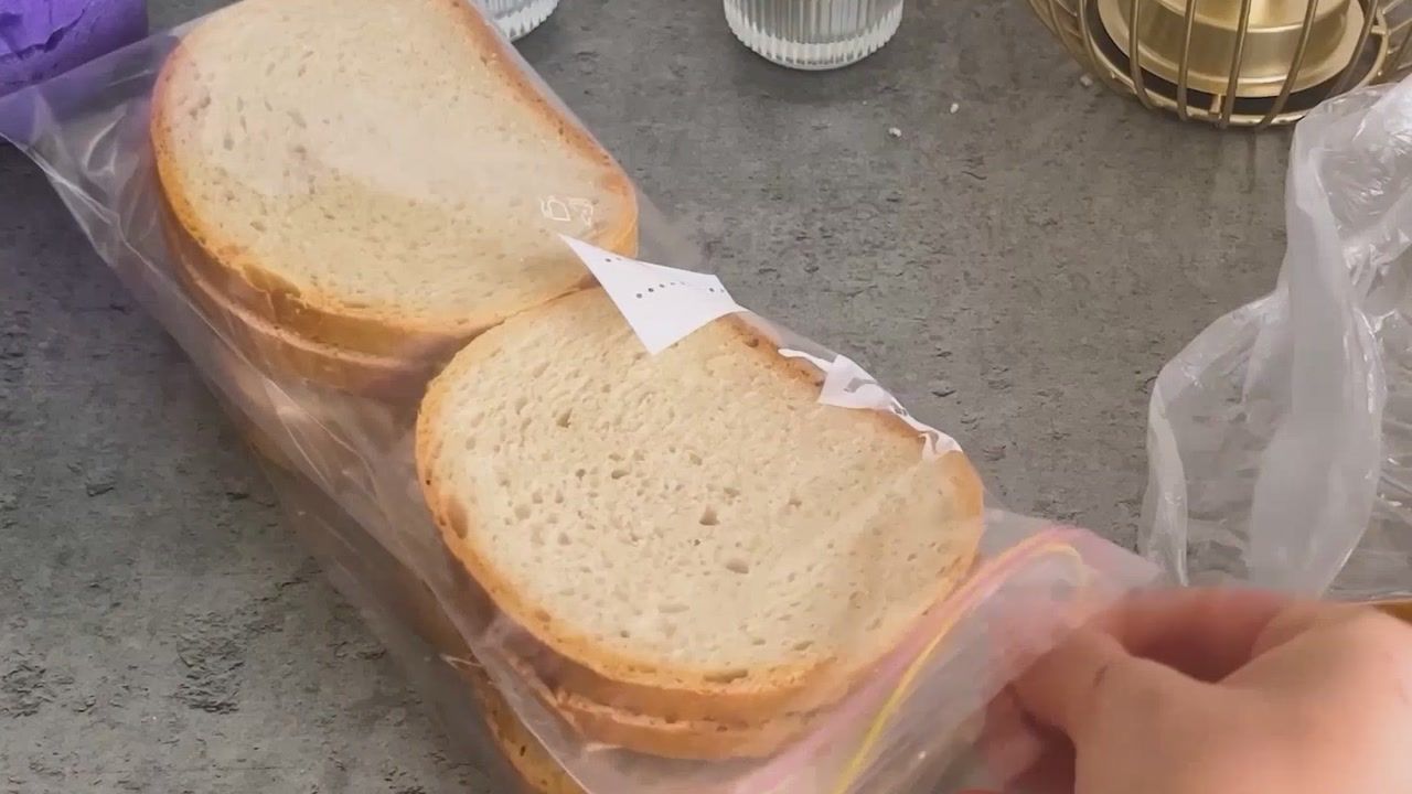 Jak mrozić chleb? Zrób tak, a nie zmarnujesz pieczywa