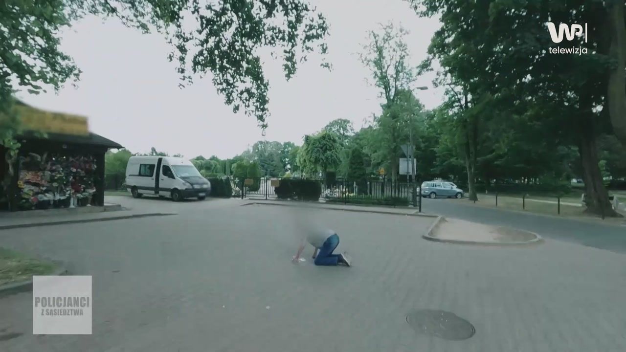 Zobaczyli go w czasie patrolu. Senior potrzebował natychmiastowej pomocy