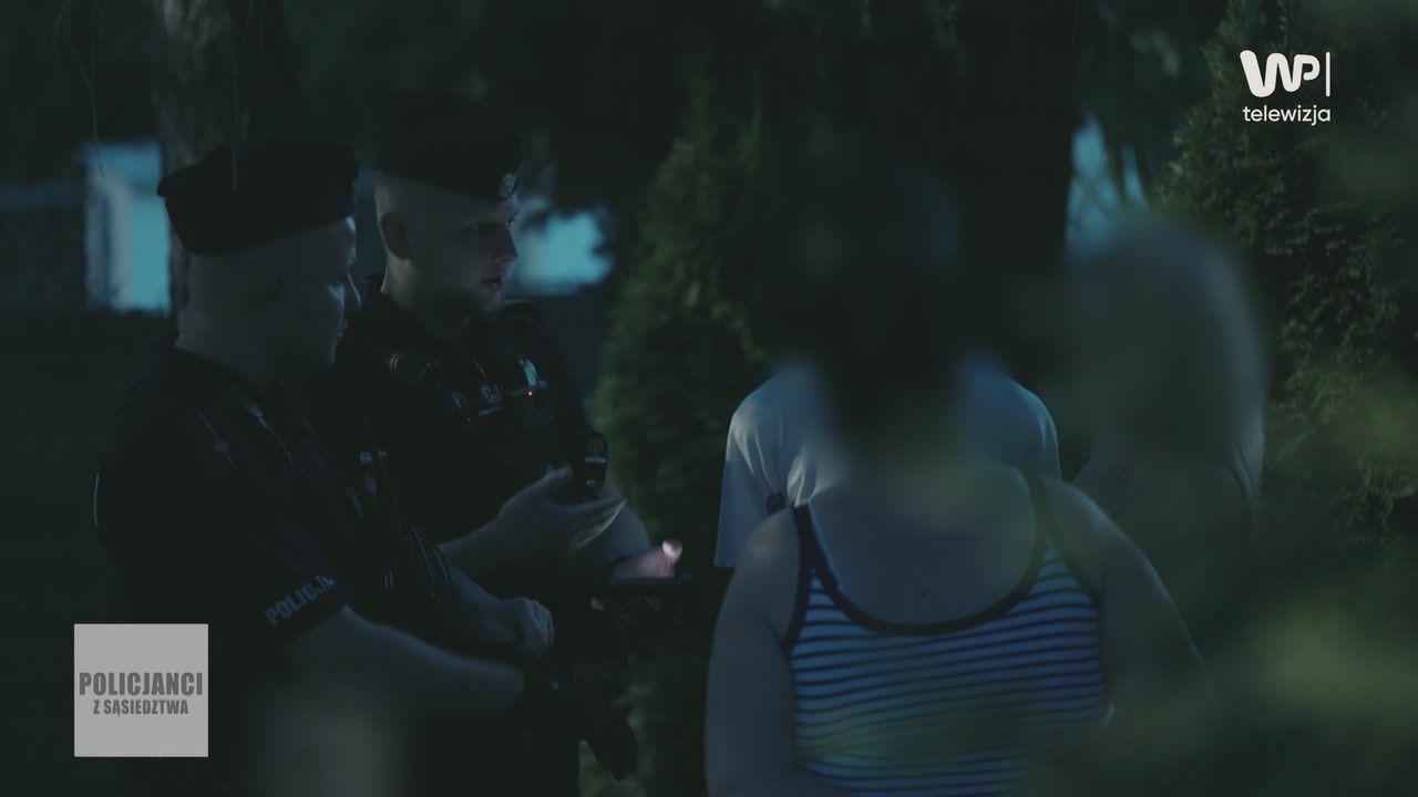 Ojciec wyrzucił 16-letniego syna z domu. Chłopak zadzwonił po policję