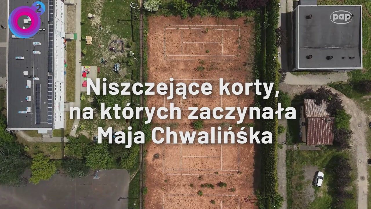 Mural obok zniszczonych kortów. Mocny przekaz artysty z Dąbrowy Górniczej