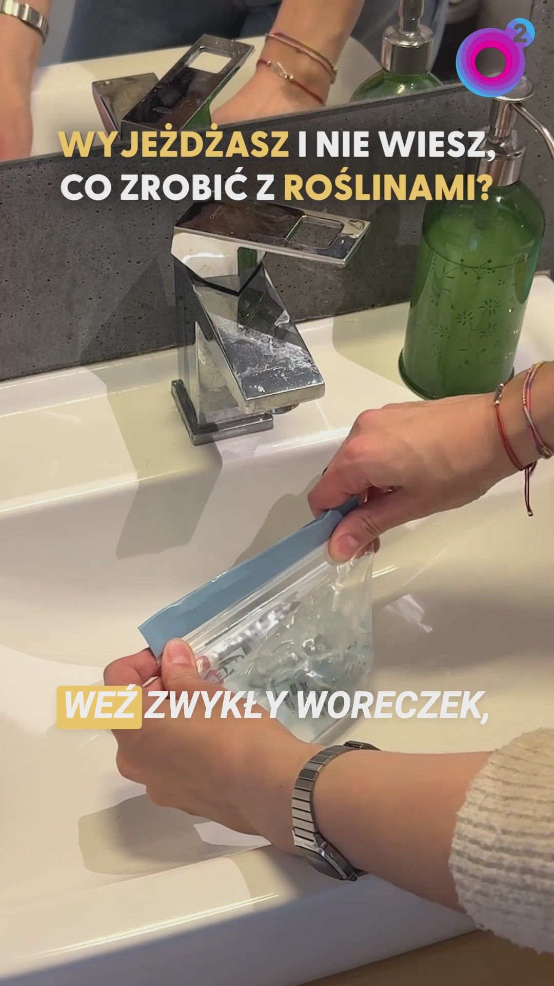 Jak zadbać o kwiaty podczas urlopu? Ten patent to hit