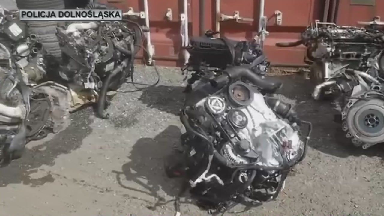 Rozbierali luksusowe auta na części. Policja zlikwidowała dziuplę