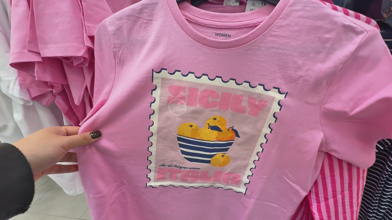 Polują na te T-shirty z Pepco. Kosztują tylko 20 zł